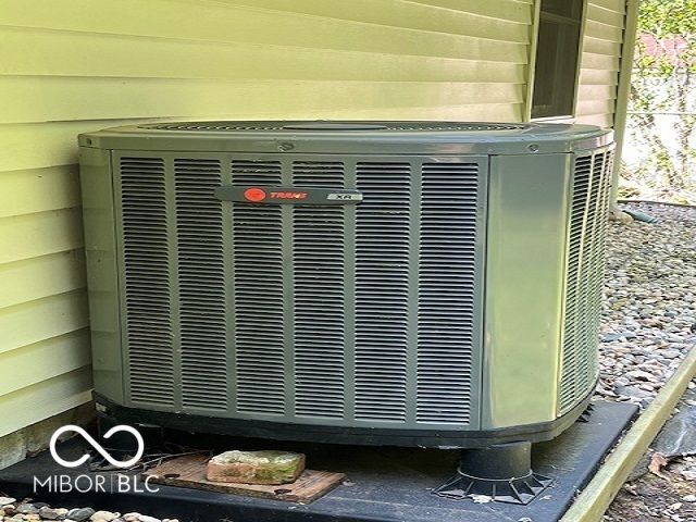 9451 S Amanda Drive, Claypool, IN 46510