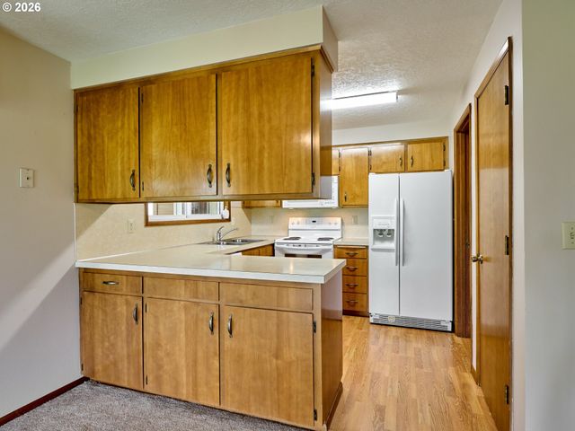 2056 KING Way, Woodburn, OR 97071