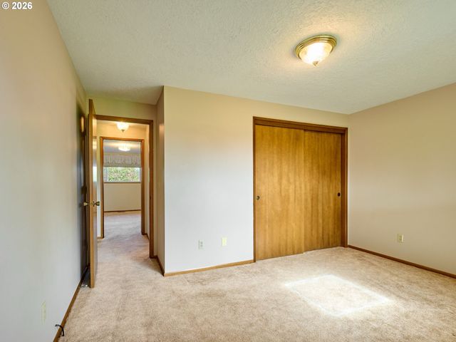 2056 KING Way, Woodburn, OR 97071