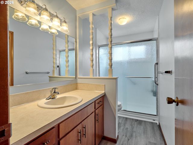 2056 KING Way, Woodburn, OR 97071