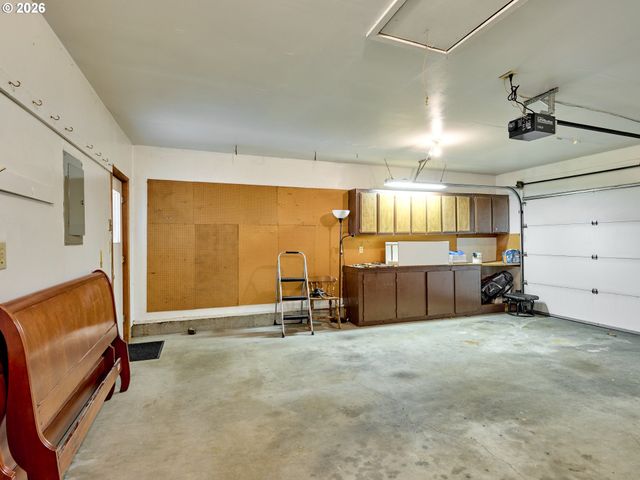 2056 KING Way, Woodburn, OR 97071