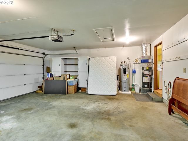 2056 KING Way, Woodburn, OR 97071