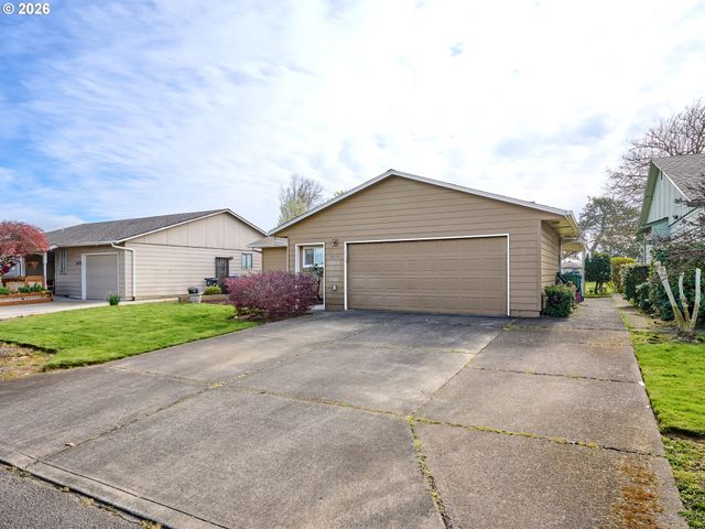 2056 KING Way, Woodburn, OR 97071