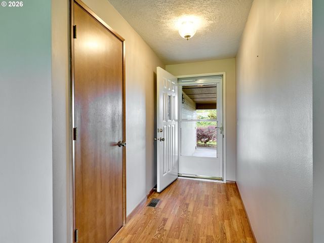 2056 KING Way, Woodburn, OR 97071