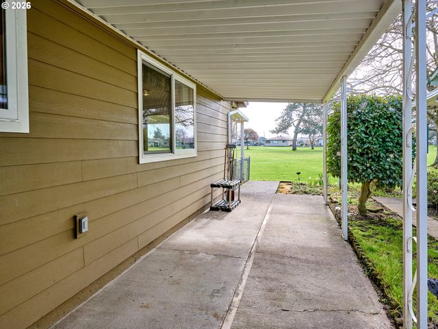 2056 KING Way, Woodburn, OR 97071