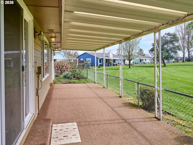 2056 KING Way, Woodburn, OR 97071