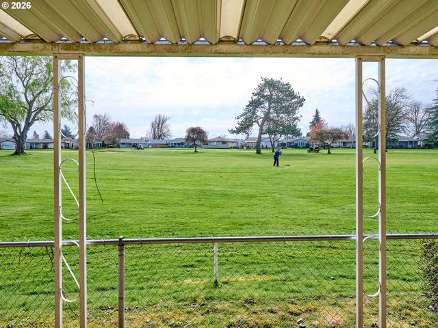 2056 KING Way, Woodburn, OR 97071