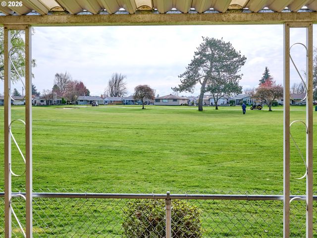 2056 KING Way, Woodburn, OR 97071