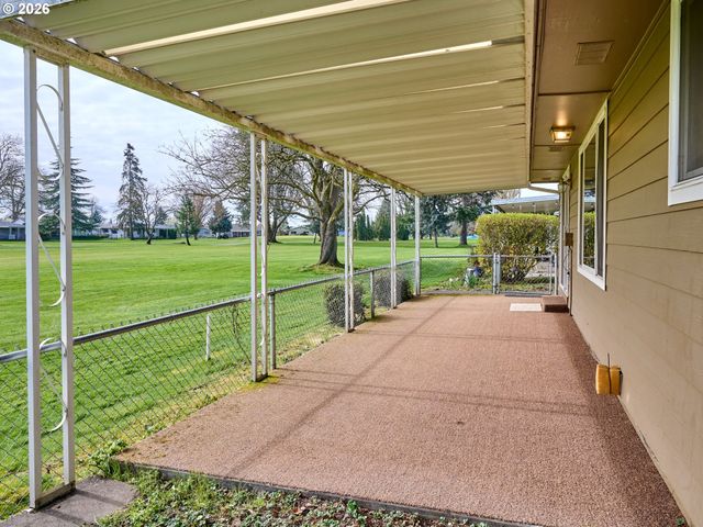 2056 KING Way, Woodburn, OR 97071