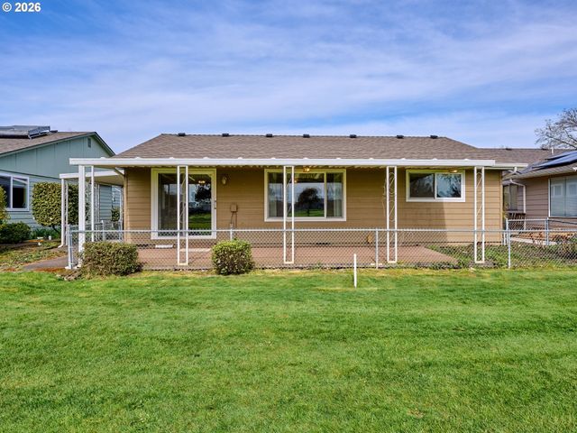 2056 KING Way, Woodburn, OR 97071