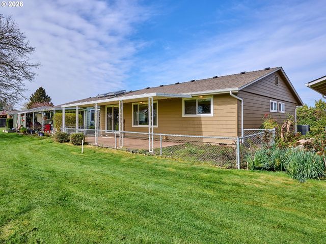 2056 KING Way, Woodburn, OR 97071