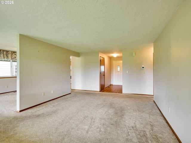 2056 KING Way, Woodburn, OR 97071