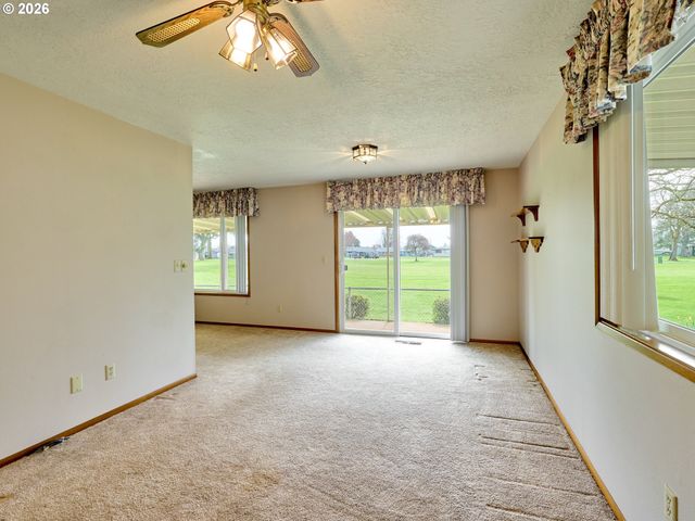 2056 KING Way, Woodburn, OR 97071