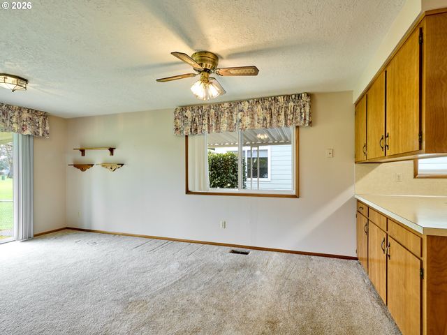 2056 KING Way, Woodburn, OR 97071