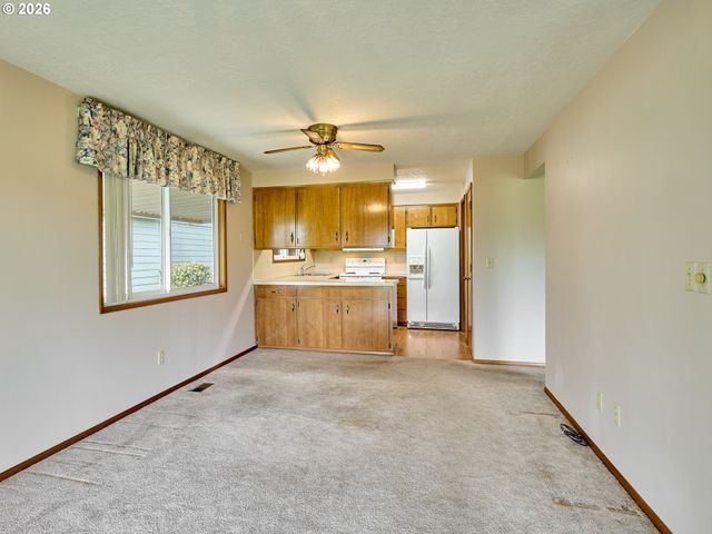 2056 KING Way, Woodburn, OR 97071