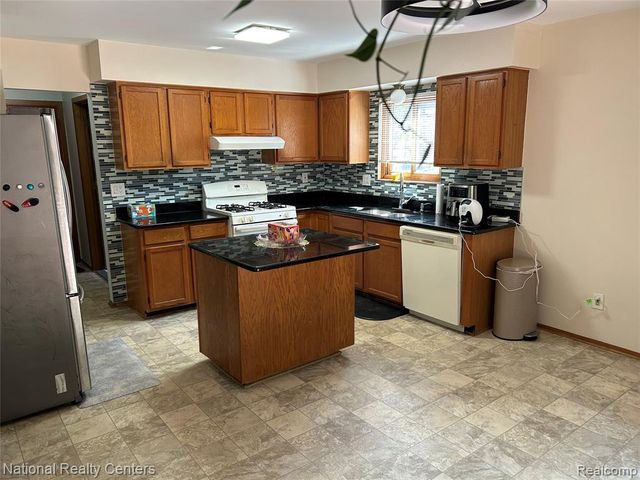 23001 Watt Drive, Farmington Hills, MI 48336