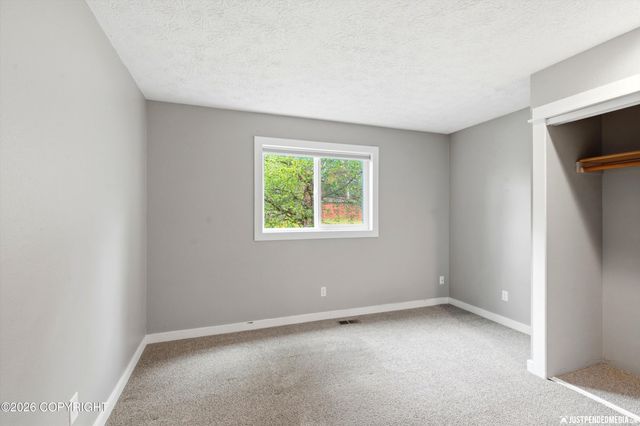19650 S Montague Loop, Eagle River, AK 99577