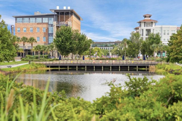 1077 Ship Builder Street, Daniel Island, SC 29492