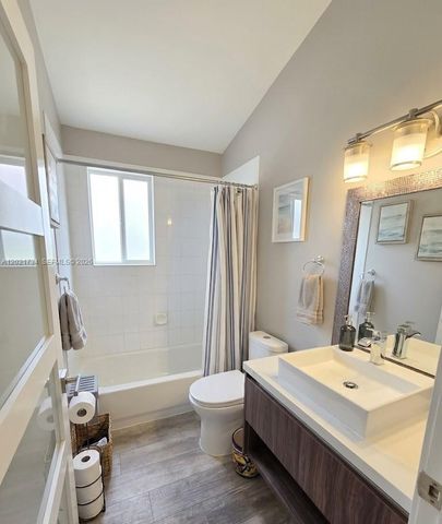 2908 N 36th Ave, Hollywood, FL 33021