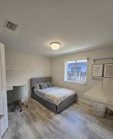 2908 N 36th Ave, Hollywood, FL 33021