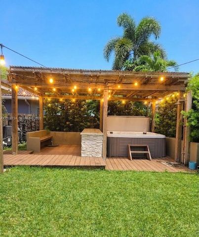 2908 N 36th Ave, Hollywood, FL 33021