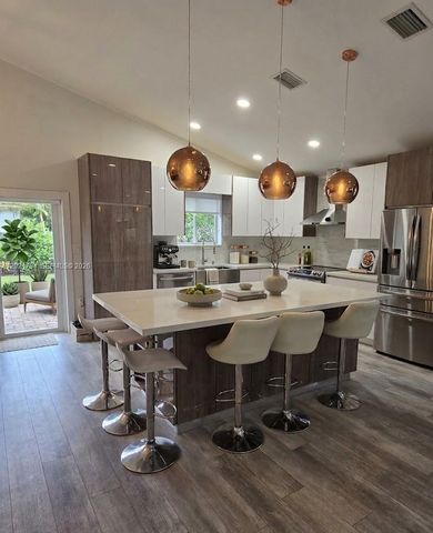 2908 N 36th Ave, Hollywood, FL 33021