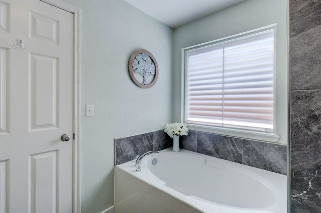 1530 Windy Oaks Dr, Aransas Pass, TX 78336