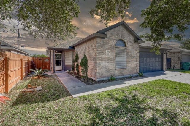 1530 Windy Oaks Dr, Aransas Pass, TX 78336