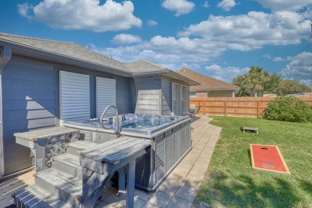 1530 Windy Oaks Dr, Aransas Pass, TX 78336
