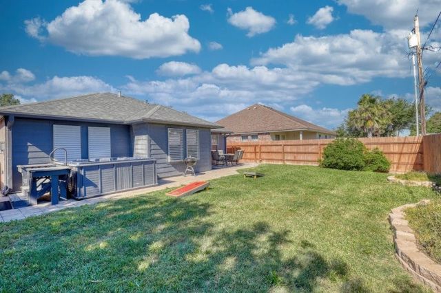 1530 Windy Oaks Dr, Aransas Pass, TX 78336