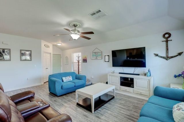 1530 Windy Oaks Dr, Aransas Pass, TX 78336