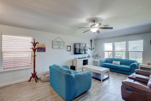 1530 Windy Oaks Dr, Aransas Pass, TX 78336