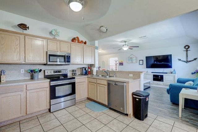 1530 Windy Oaks Dr, Aransas Pass, TX 78336