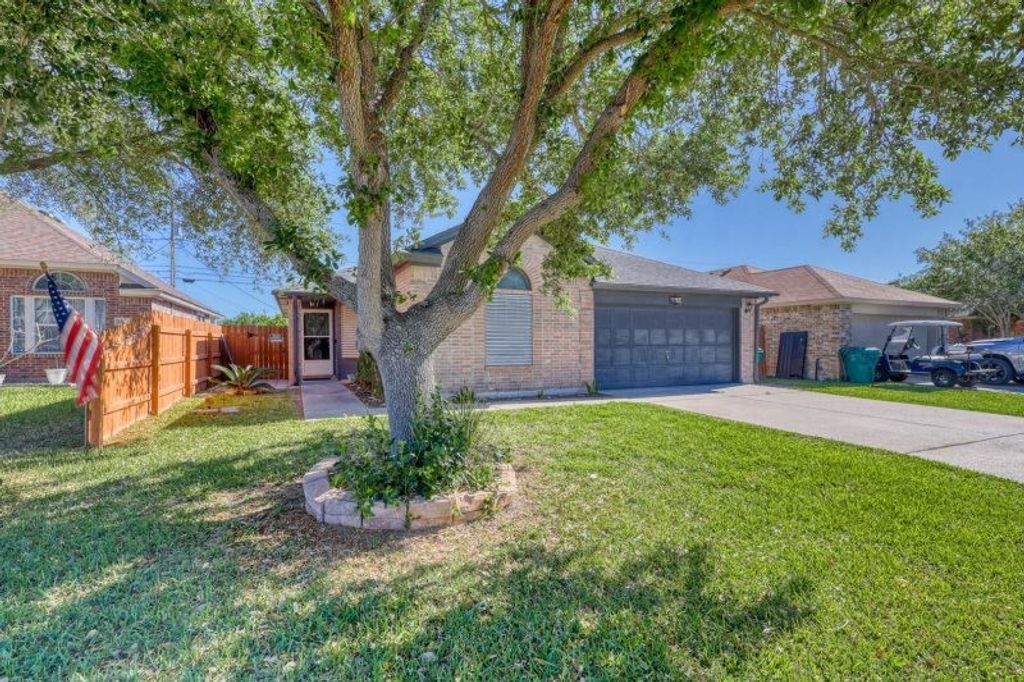 1530 Windy Oaks Dr, Aransas Pass, TX 78336