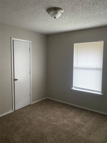 104 Mesa Moor Drive, Glenn Heights, TX 75154