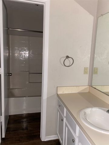 104 Mesa Moor Drive, Glenn Heights, TX 75154