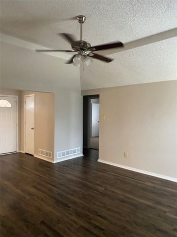 104 Mesa Moor Drive, Glenn Heights, TX 75154