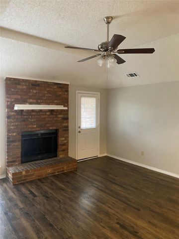 104 Mesa Moor Drive, Glenn Heights, TX 75154