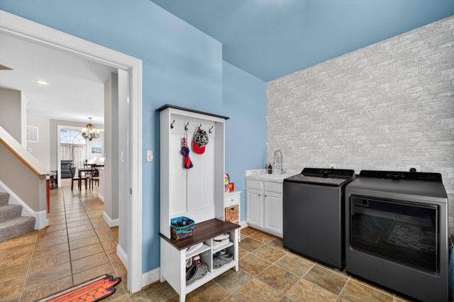 4 JACKSON PL, Middletown, VA 22645