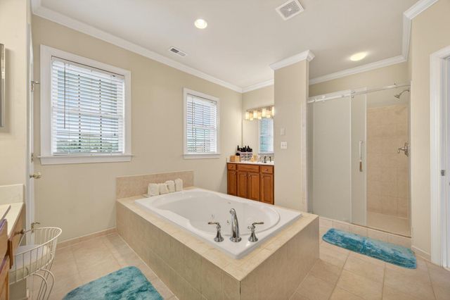 4 JACKSON PL, Middletown, VA 22645