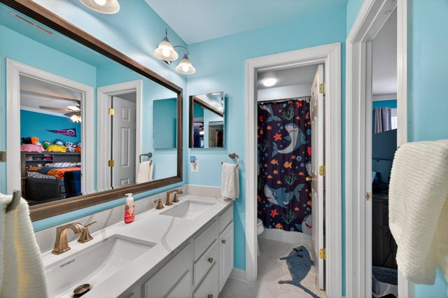 4 JACKSON PL, Middletown, VA 22645