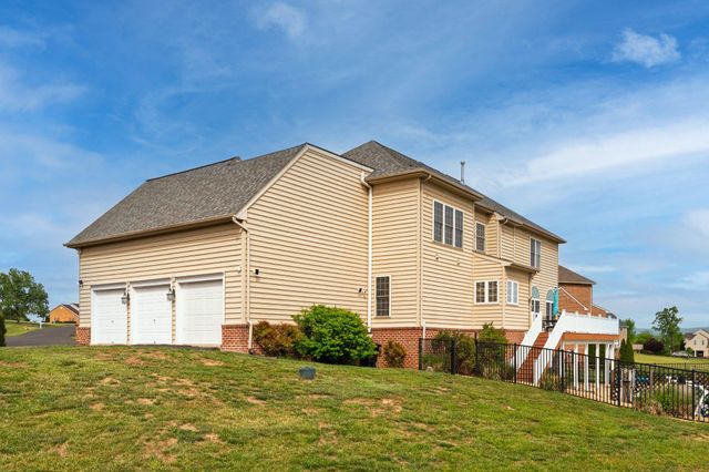 4 JACKSON PL, Middletown, VA 22645