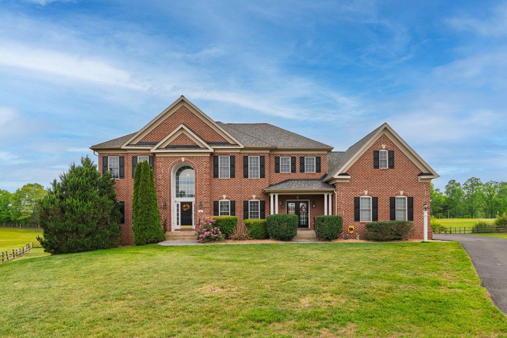 4 JACKSON PL, Middletown, VA 22645