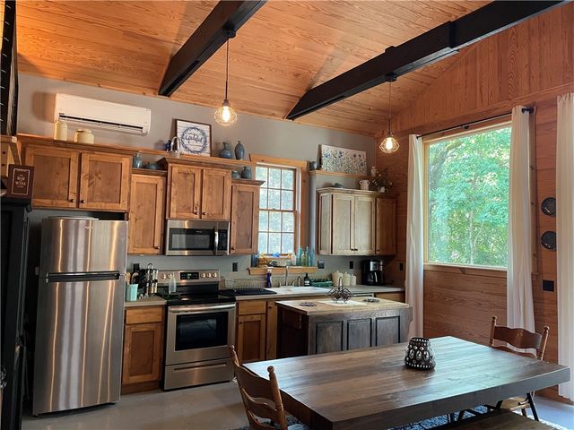 601 County Road 155, Eureka Springs, AR 72632