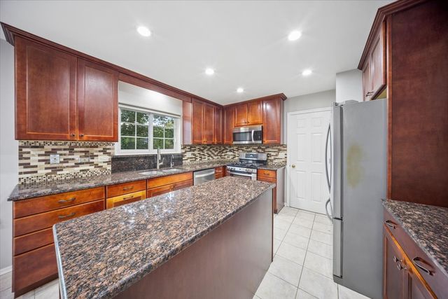 18073 W Stockton Court, Gurnee, IL 60031