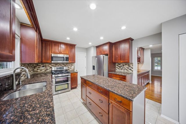 18073 W Stockton Court, Gurnee, IL 60031