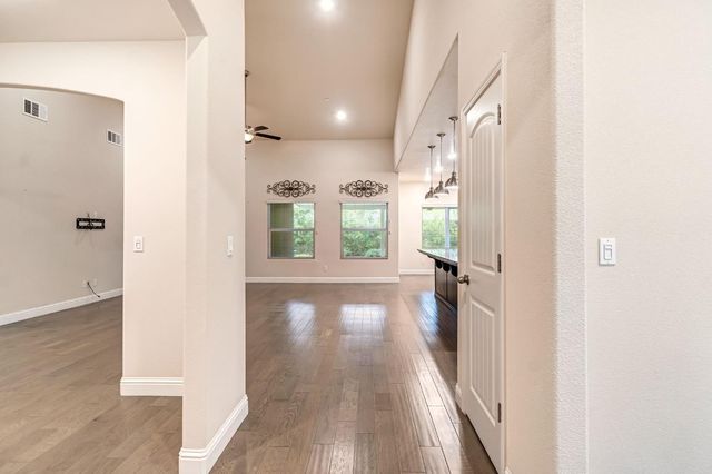 462 S Crescent Lane, Madera, CA 93636