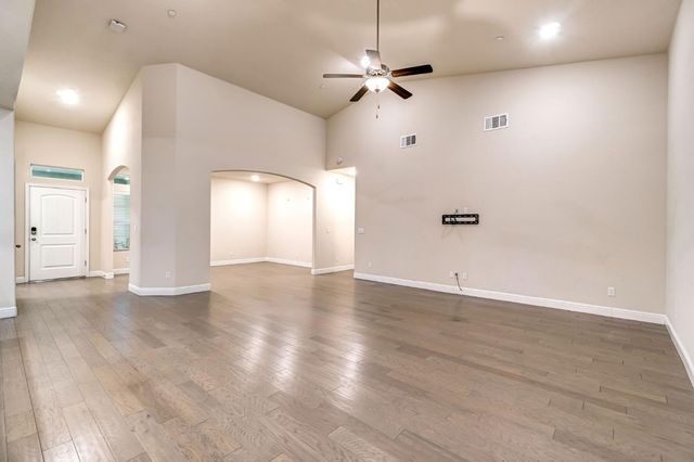 462 S Crescent Lane, Madera, CA 93636