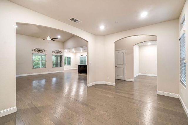 462 S Crescent Lane, Madera, CA 93636