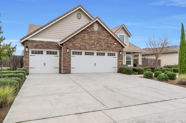 462 S Crescent Lane, Madera, CA 93636